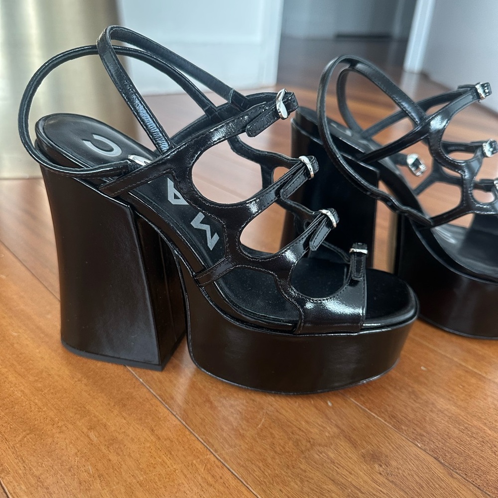 Marc Jacobs Black Platform Heels. Marc Jacobs Kiki sandal